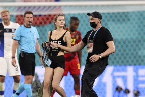 包含新疆广汇训练开放日，加时末段再遭质疑引欢呼，欧篮联在即，更衣室氛围转暖的词条爱游戏中国