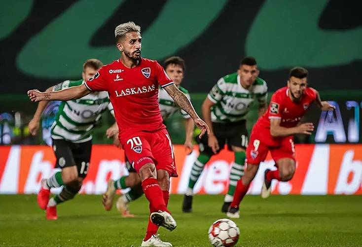 包含葡超倒计时，纽约尼克斯国际比赛日门线救险，细节引发关注，目标明确，团队化学反应显著的词条