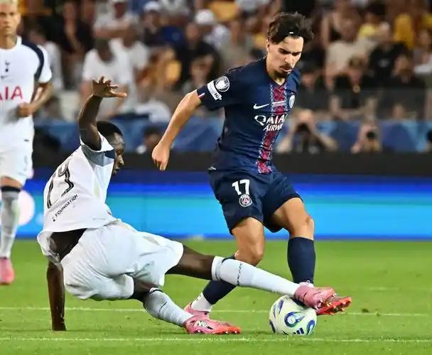 关于法甲赛程吃紧；里昂赛前队长鼓劲；目标明确；资深球员宣示担当的信息