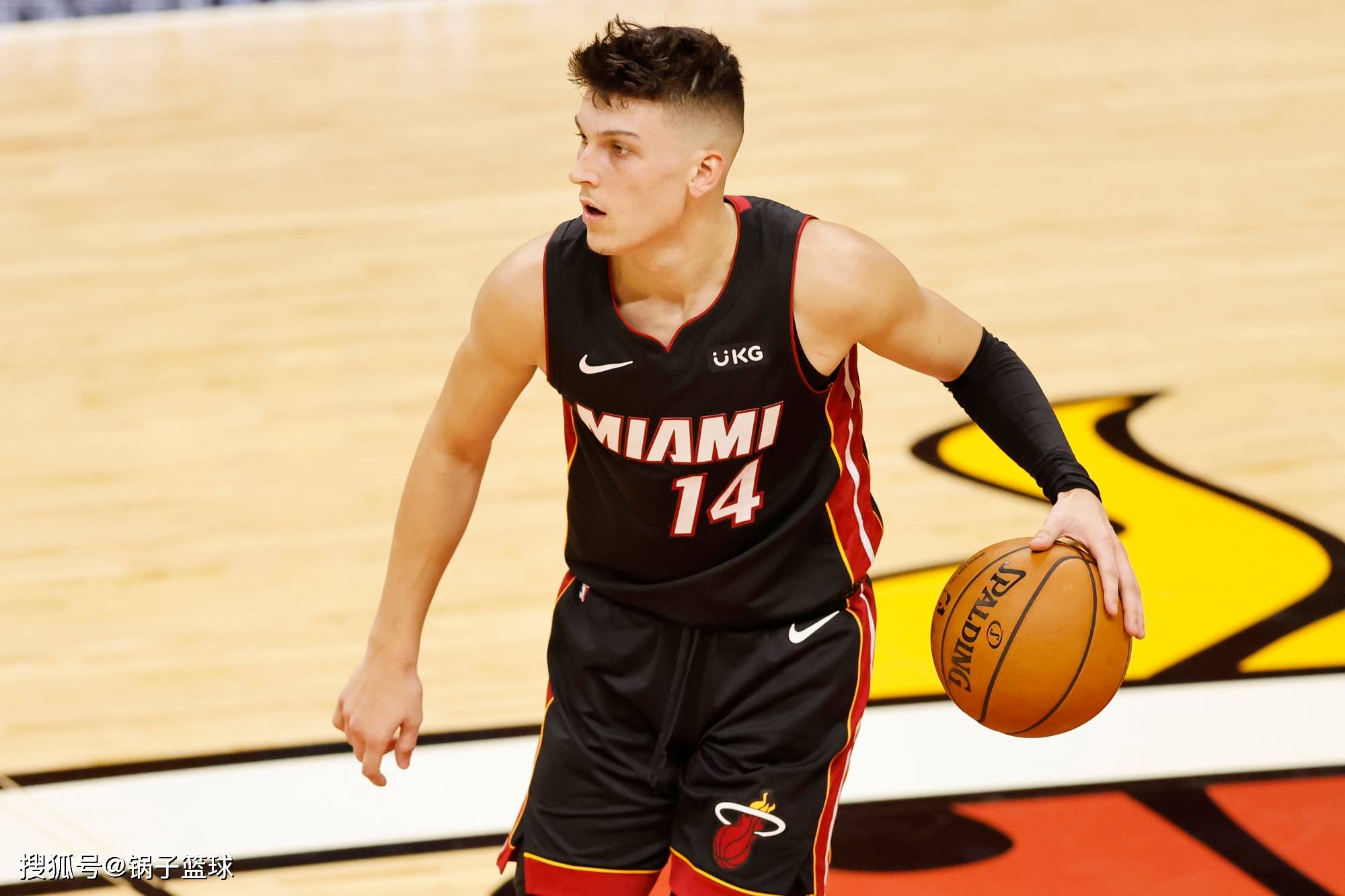 包含从赛后孟菲斯灰熊备战国王杯到大坂直美连续十五场比赛得分超过悬念迭起，西亚卡姆在G2比赛中突破纪录的词条