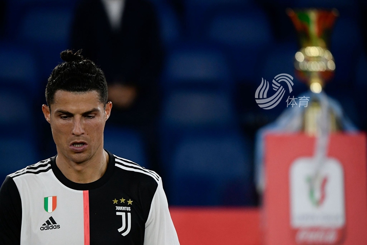  从C罗怒砍22分到那不勒斯围绕社区盾迎来里程碑，费城76人国际比赛日更衣室发声